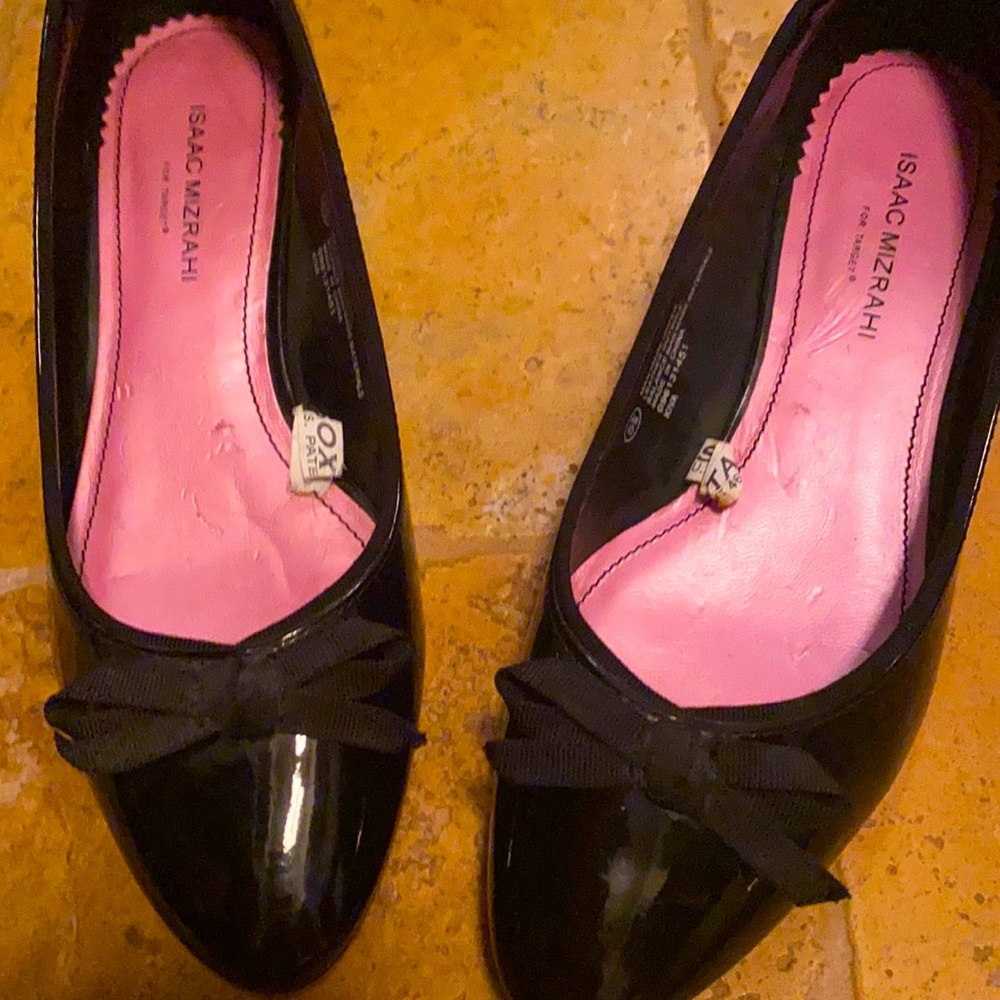 Issac Mizrahi shoes. Black pattened leather 5.5.